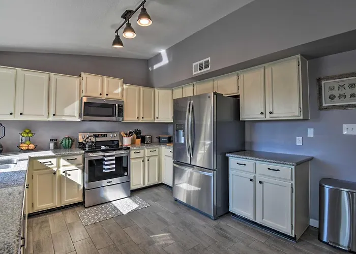 Work, Play & Stay: Scottsdale Gem W/ Outdoor Oasis Holiday home