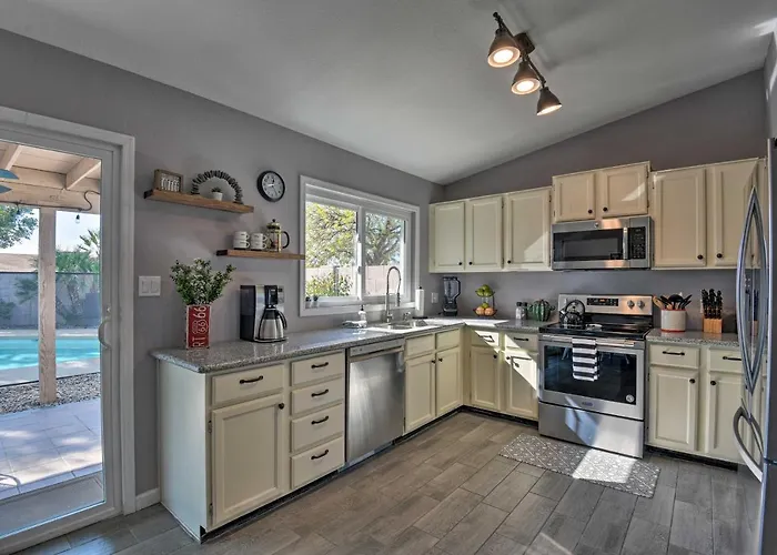 Work, Play & Stay: Scottsdale Gem W/ Outdoor Oasis Holiday home