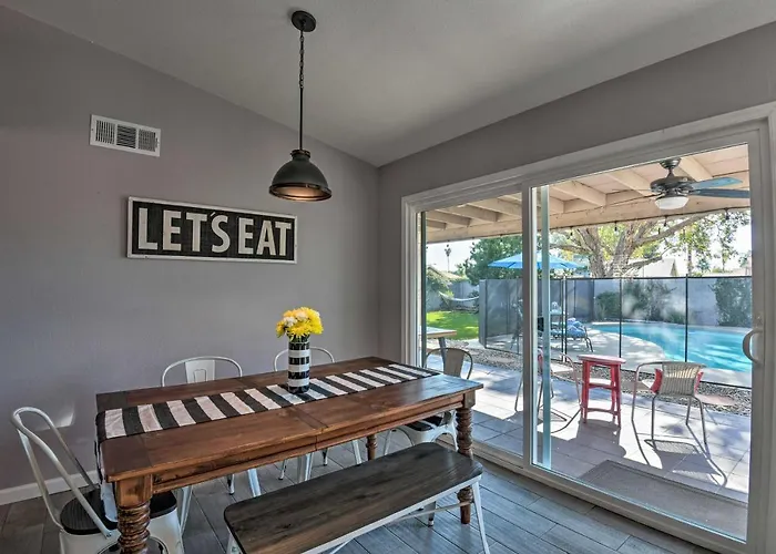 Work, Play & Stay: Scottsdale Gem W/ Outdoor Oasis Holiday home