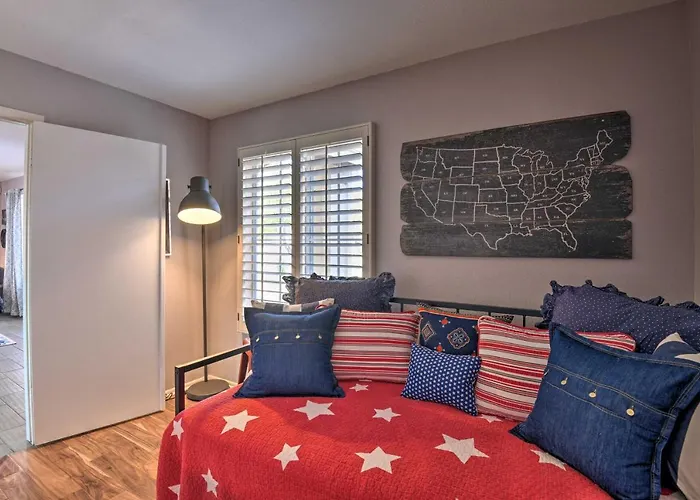 Work, Play & Stay: Scottsdale Gem W/ Outdoor Oasis Holiday home